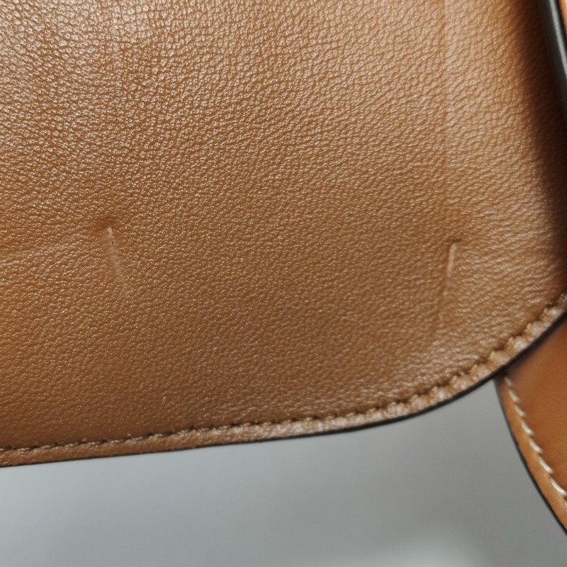 Celine 16系列 小號 牛皮 純色 T型 短翻蓋 斜背包-17