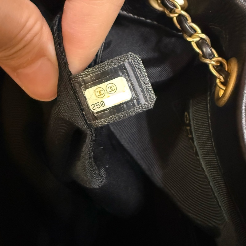 Chanel 牛皮抽繩皺摺水桶包-8