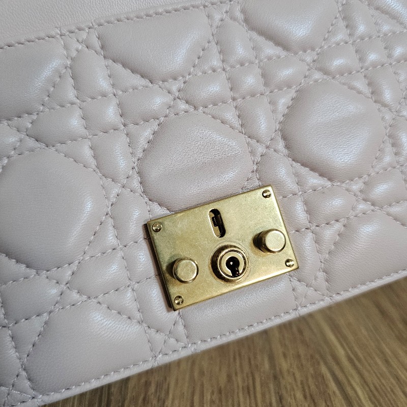 DIOR 粉藤格霧金釦WOC斜背鏈包-22