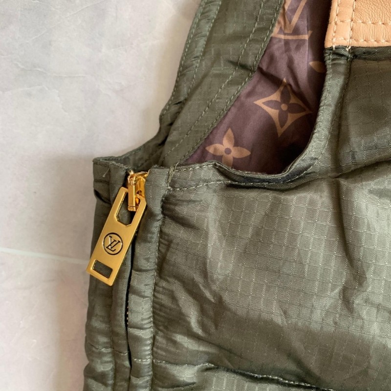 原價18萬／LV羽絨背心／日本二手精品店展示衣-15