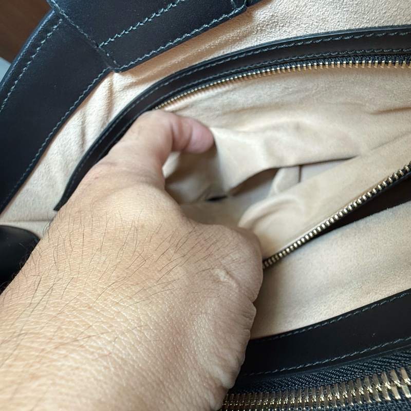 Gucci 黑色經典皮革手提包款式(幾乎全新）-19