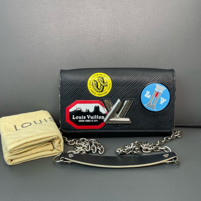 LV/路易威登 黑色Epi水波纹限量徽章Twist woc鏈條包肩背包-0
