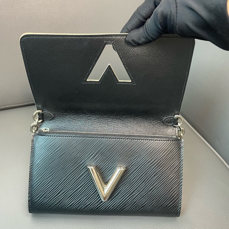 LV/路易威登 黑色Epi水波纹限量徽章Twist woc鏈條包肩背包-7