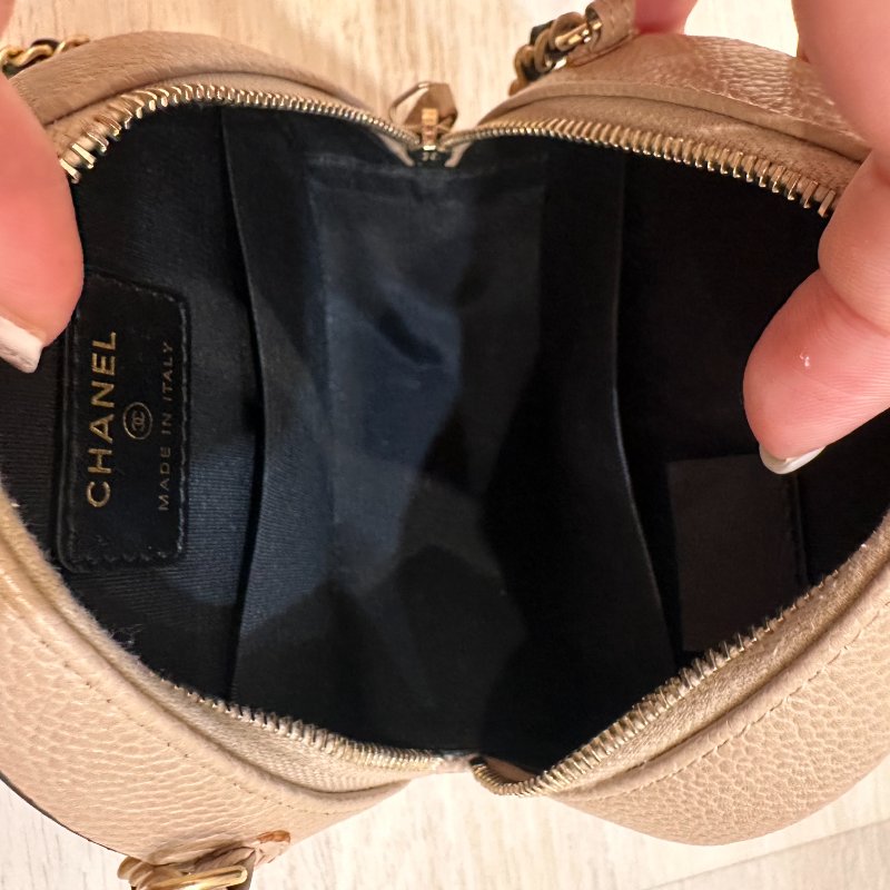 Chanel 大LOGO圓餅包 魚子醬皮-11