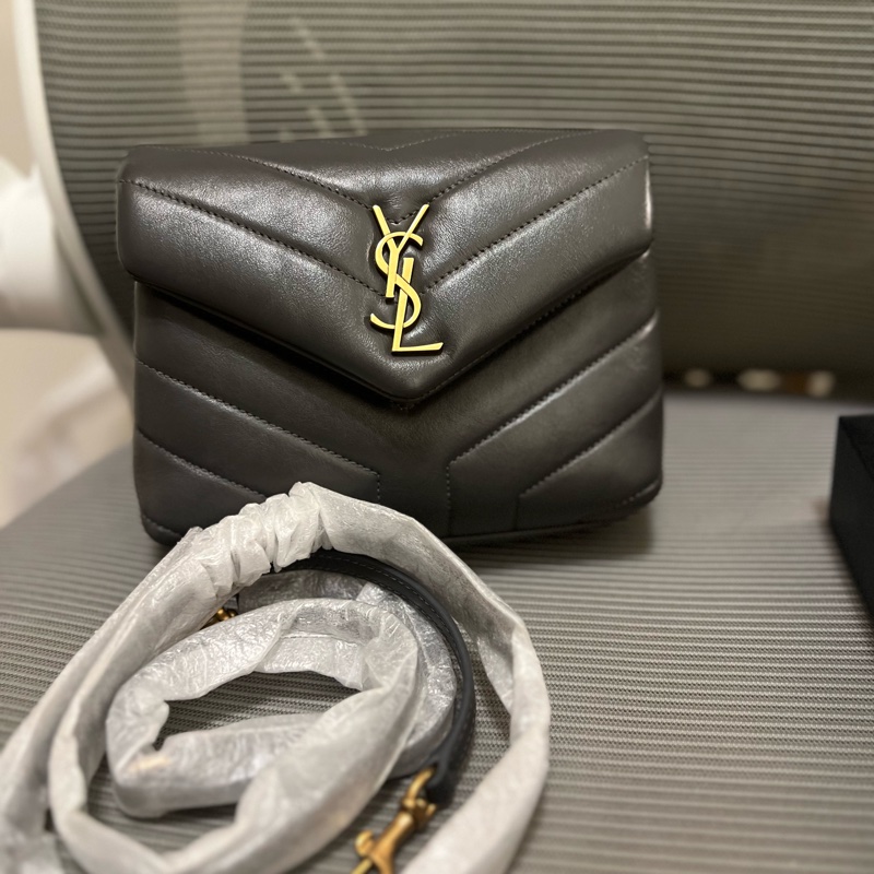 ysl LouLou toy 大象灰金扣-1