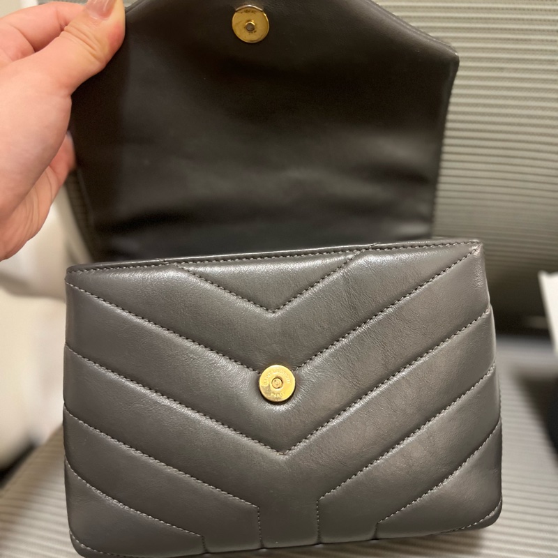 ysl LouLou toy 大象灰金扣-6