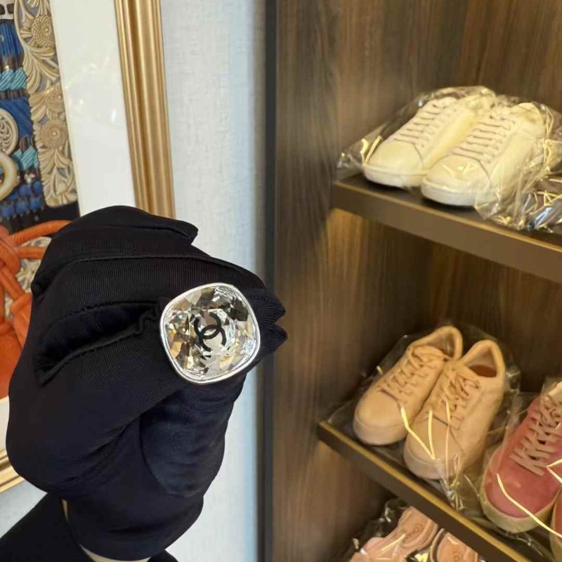 Chanel 秀款戒指非常新 萊茵石切割工藝 很美-1