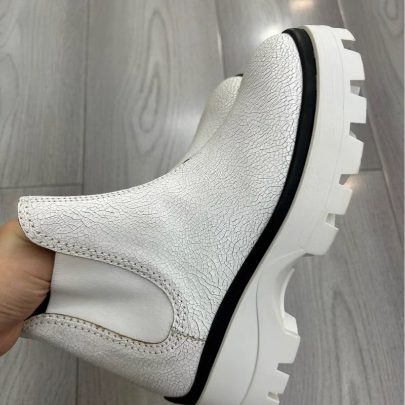 miumiu 白色紋裂 仿舊寬短靴 全新 36號-1