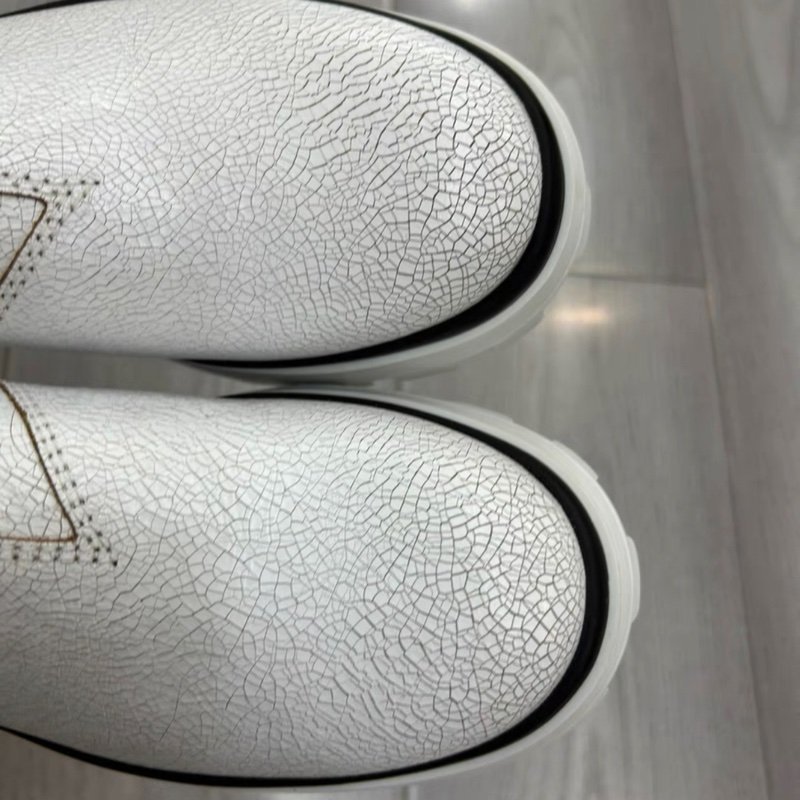 miumiu 白色紋裂 仿舊寬短靴 全新 36號-2