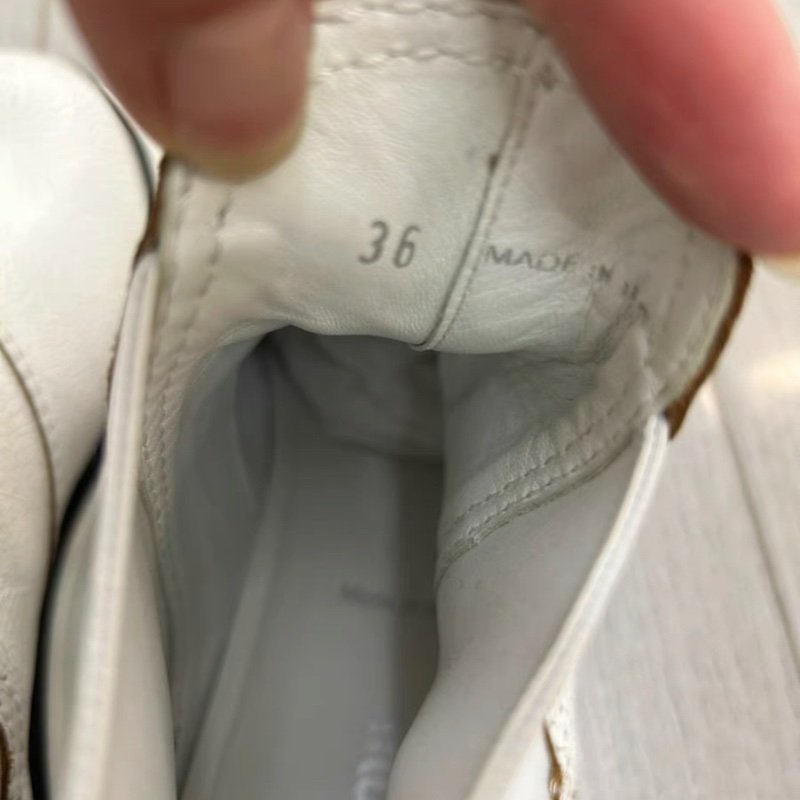 miumiu 白色紋裂 仿舊寬短靴 全新 36號-3