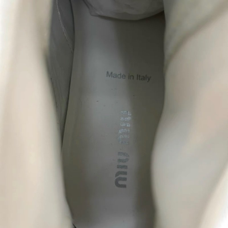 miumiu 白色紋裂 仿舊寬短靴 全新 36號-4