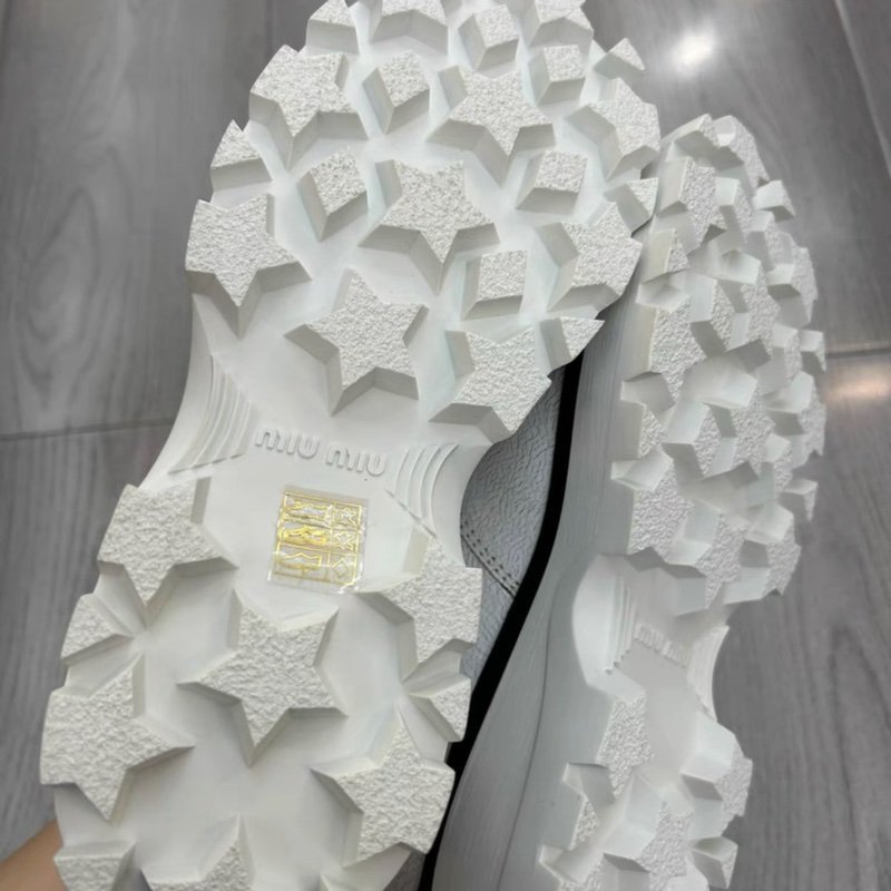 miumiu 白色紋裂 仿舊寬短靴 全新 36號-6