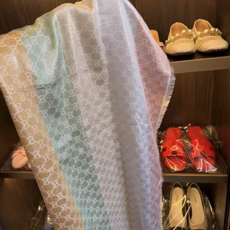 Gucci 圍巾 130x130 全新閒置-3
