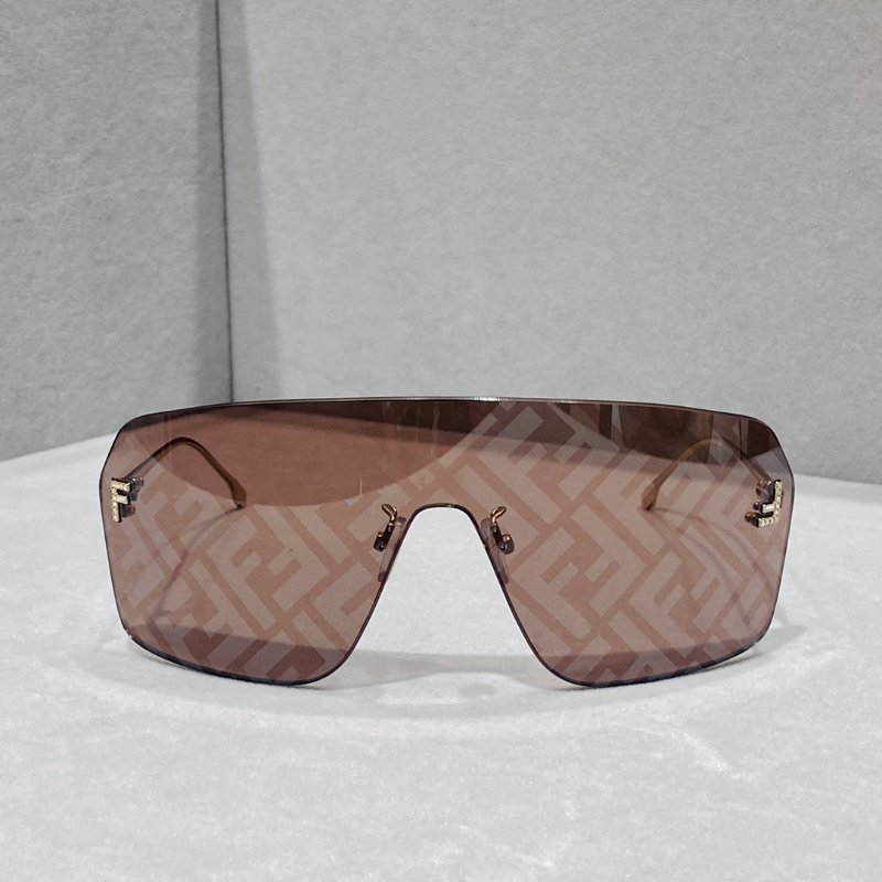 FENDI 罩款老花水印太陽眼鏡 全新全配-0