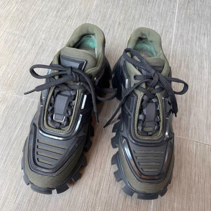 Prada 軍綠色厚底運動老爹鞋 35號 有輕微穿著痕跡 八成新 原價三萬六左右-0