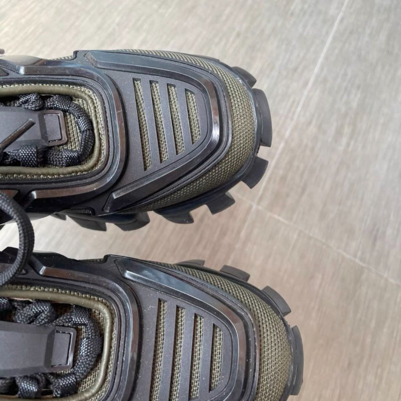 Prada 軍綠色厚底運動老爹鞋 35號 有輕微穿著痕跡 八成新 原價三萬六左右-2