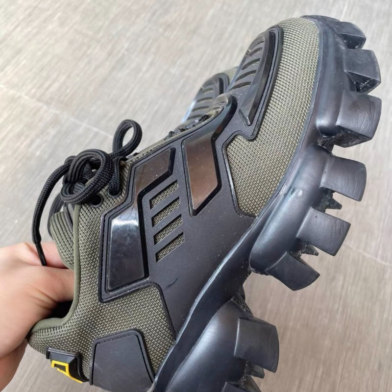 Prada 軍綠色厚底運動老爹鞋 35號 有輕微穿著痕跡 八成新 原價三萬六左右-3