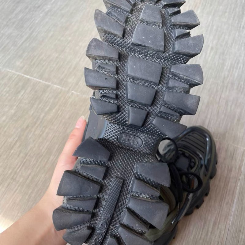 Prada 軍綠色厚底運動老爹鞋 35號 有輕微穿著痕跡 八成新 原價三萬六左右-6