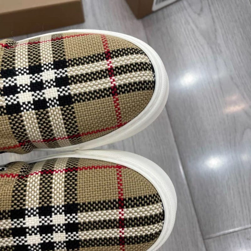 Burberry 格子帆布平底休閒鞋 35號 全新配件齊全-1
