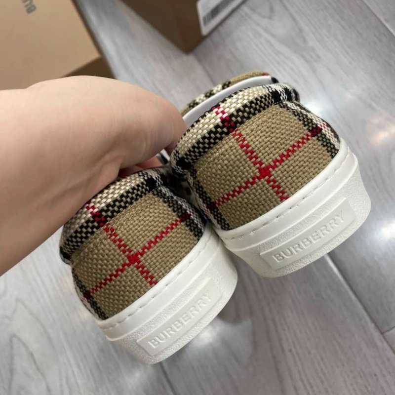 Burberry 格子帆布平底休閒鞋 35號 全新配件齊全-3