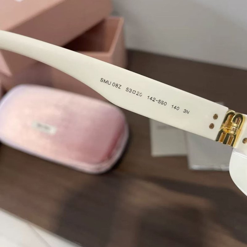 miu miu 白框字母太陽眼鏡 很新 配件齊全-2