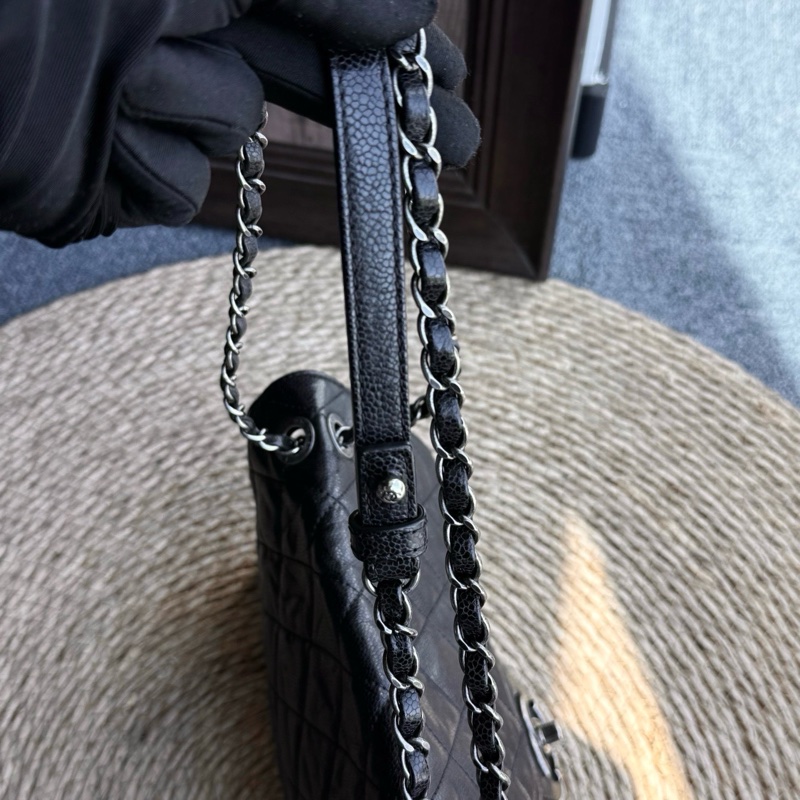 CHANEL香奈兒魚子醬機場包 尺寸：底長約31.5 年份：18開 附件：保卡-4