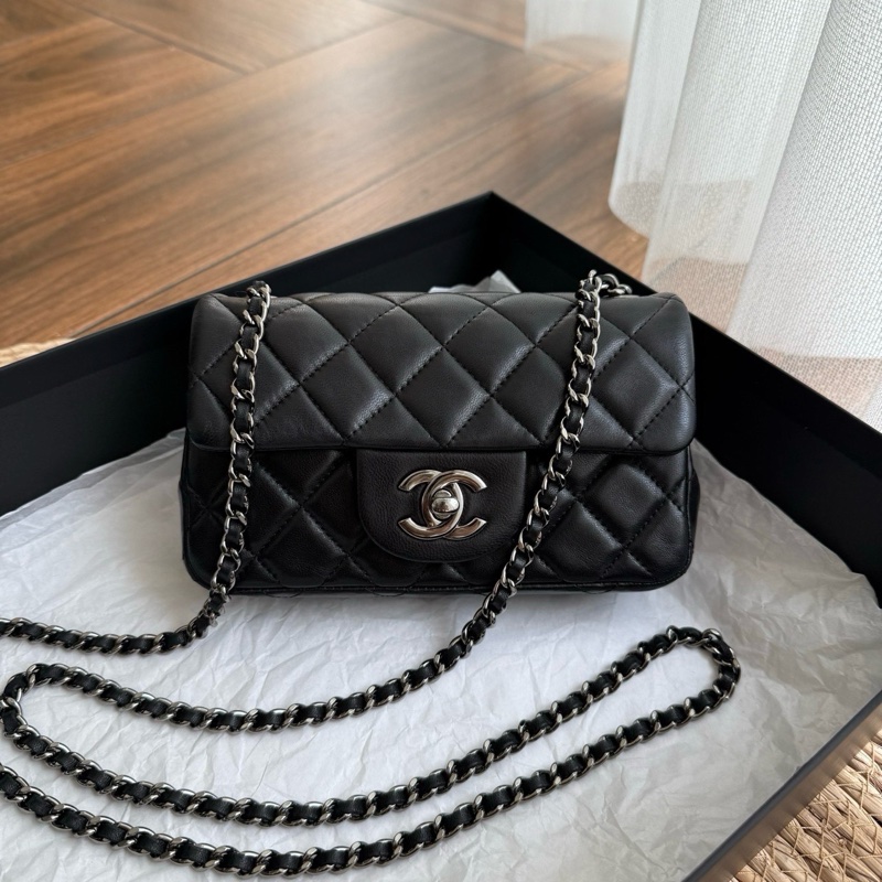 Chanel 香奈兒黑銀CF mini口蓋包超可愛 年份：15開 尺寸：底長約17（可以放下iPhone16pro帶殼）-0