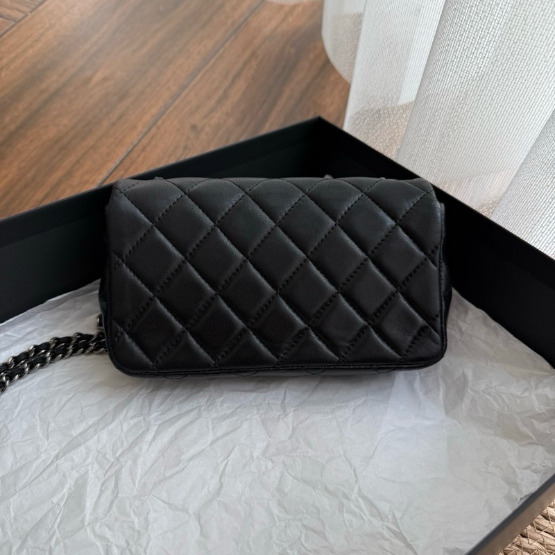 Chanel 香奈兒黑銀CF mini口蓋包超可愛 年份：15開 尺寸：底長約17（可以放下iPhone16pro帶殼）-25