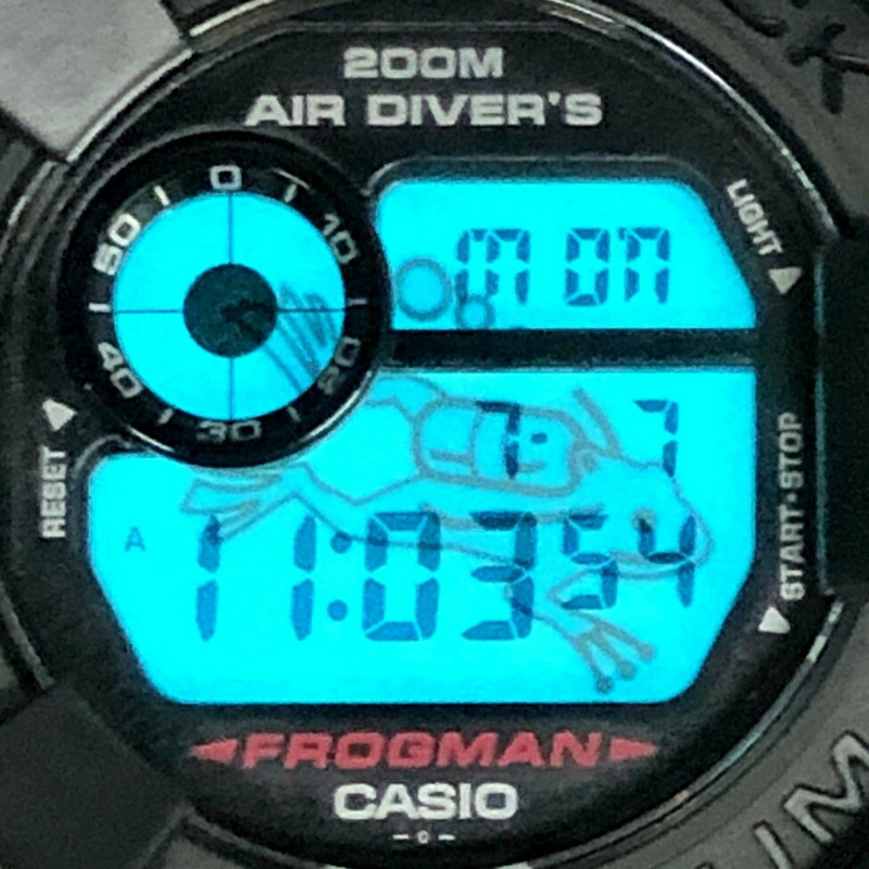 G-SHOCK CASIO DW-8200Z-1T FROGMAN MEN IN BLACK 鈦金屬錶殼腕錶，採用 Diving Frog EL MIB 設計。 1997 年 10 月上市。三國丘店有售。 ITPSSBP272SG。-8