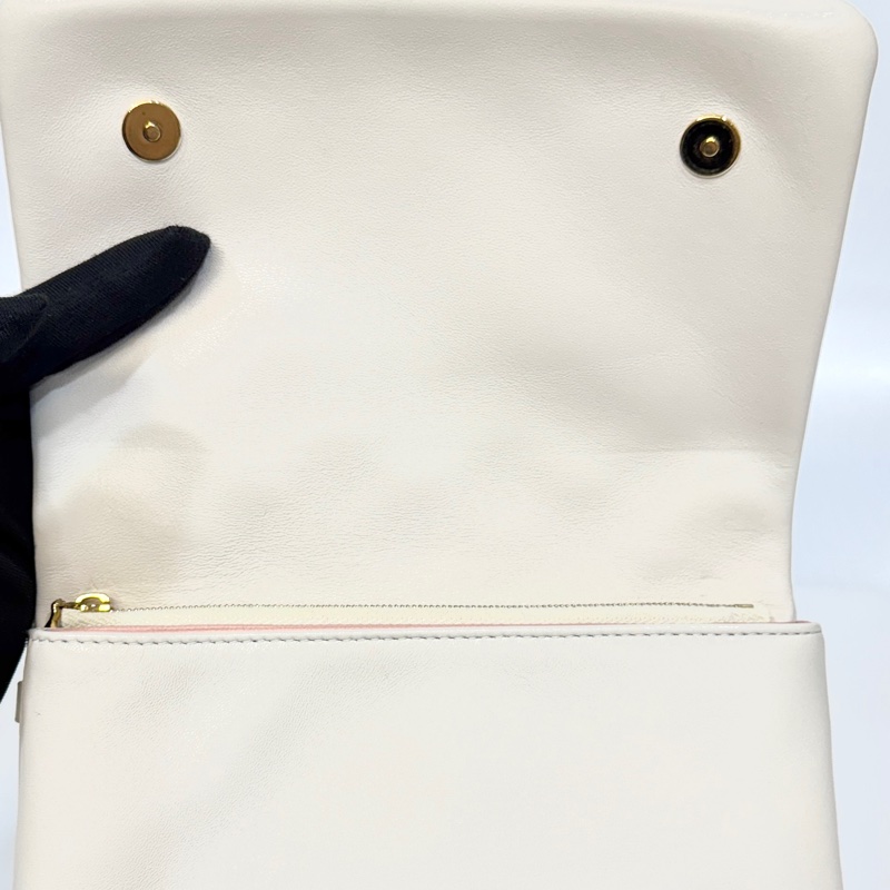 LV米白拚粉Logo壓紋羊皮Coussin下蓋鍊包M82289-10