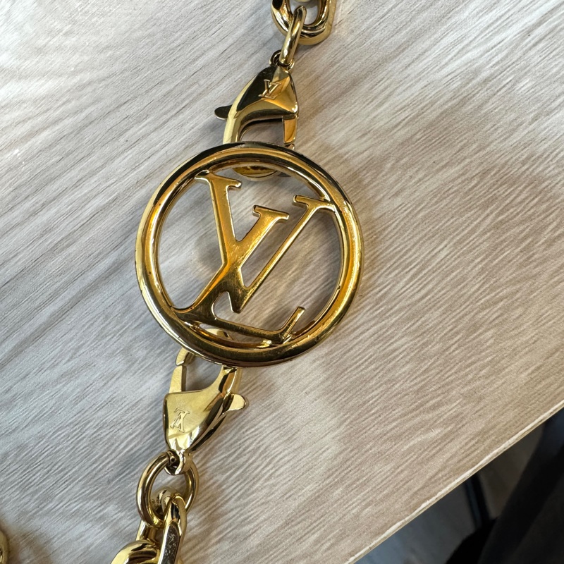 LV米白拚粉Logo壓紋羊皮Coussin下蓋鍊包M82289-22