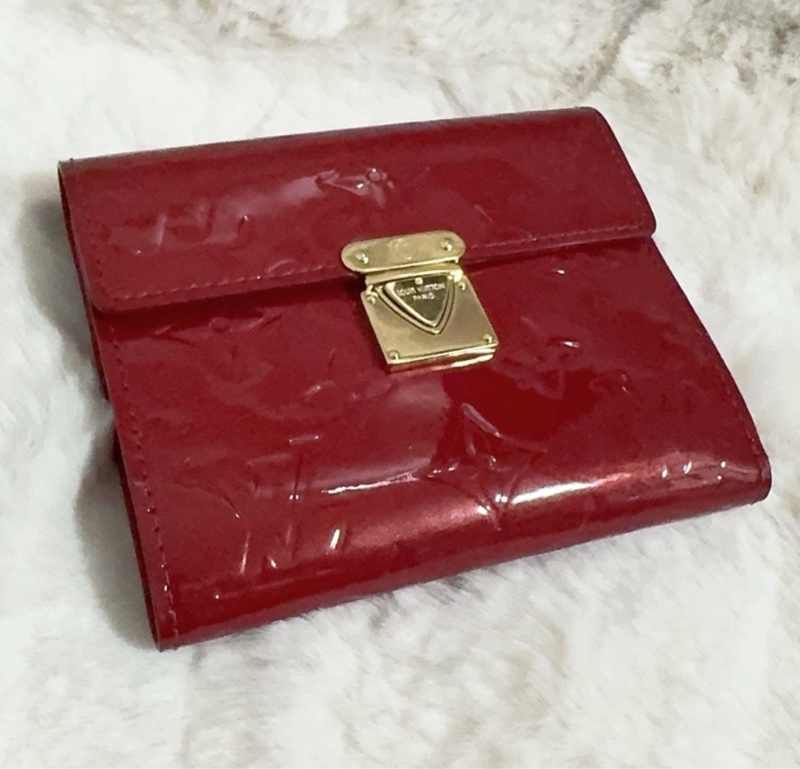 Belilla♥️Louis Vuitton 漆皮紅短夾-1