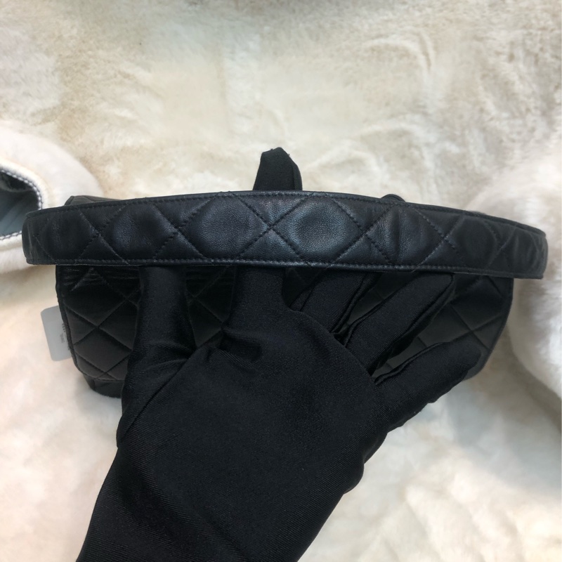 Chanel 雙面 Matelasse 黑色皮革手挽袋 XB607-5