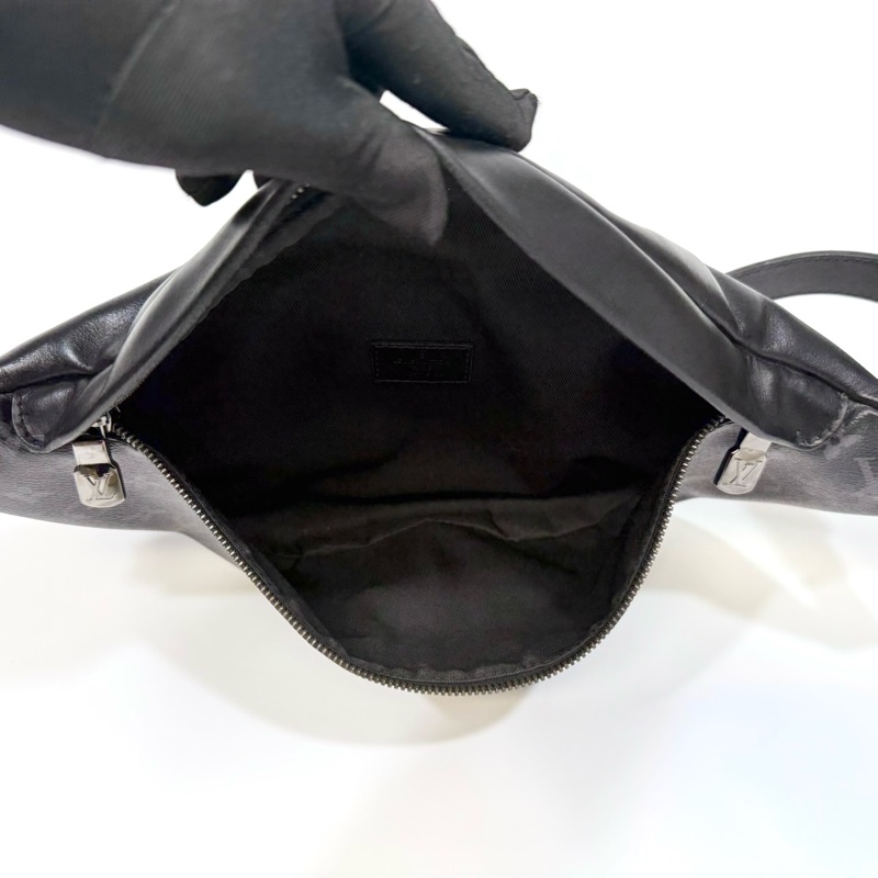 LV黑灰原花牛皮DISCOVERY胸腰包 M44336-5