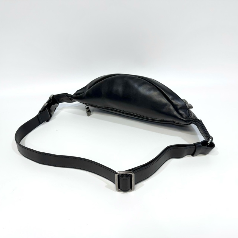 LV黑灰原花牛皮DISCOVERY胸腰包 M44336-6