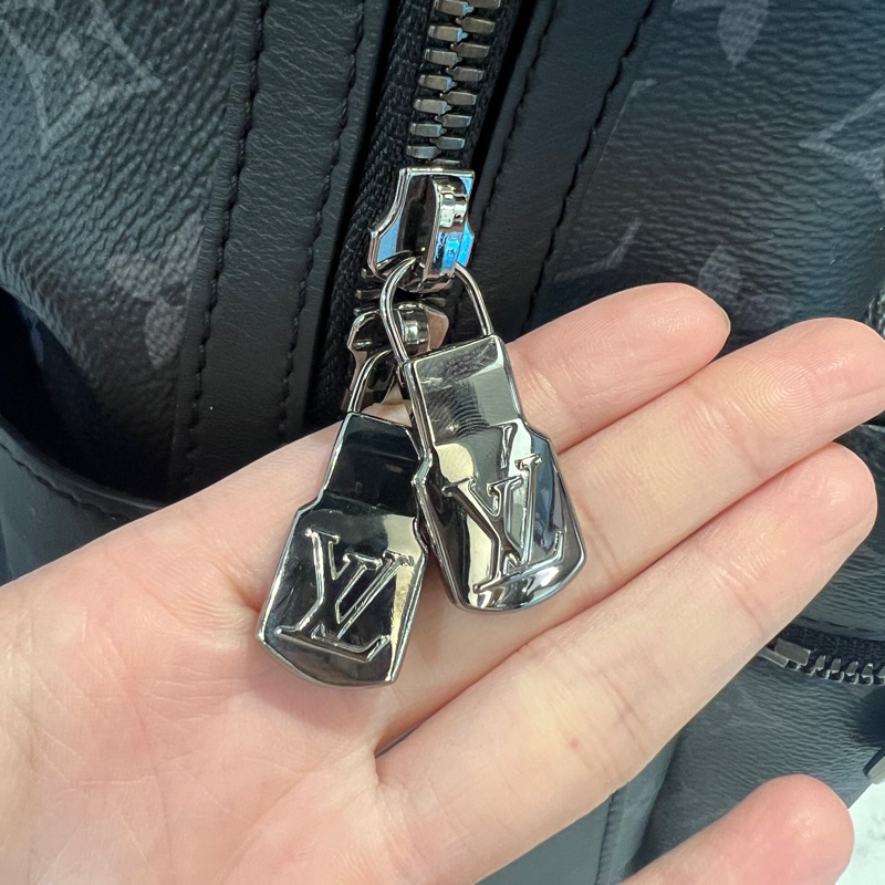 LV 黑灰原花Discovery PM手提後背包M22558-2