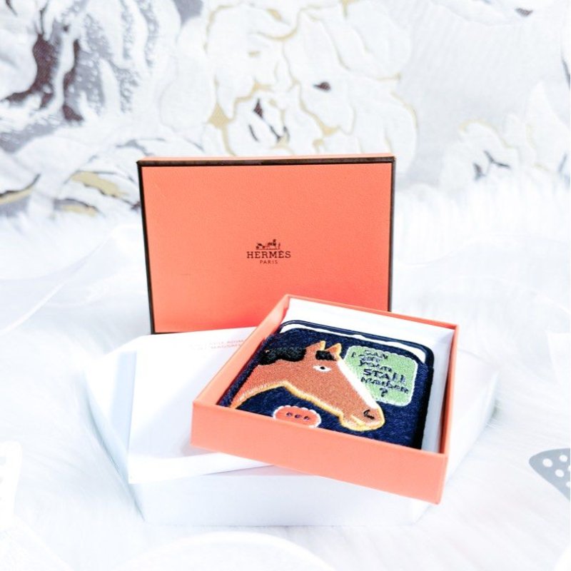 全新 Hermes ”Stall Number“ MagSafe Card holder 小馬magsafe卡套(不含展示圖中手機) 顏色:海軍藍-1