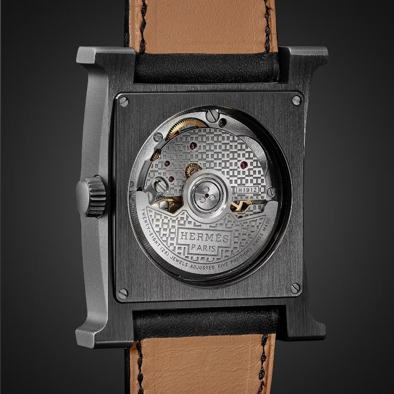 全新 Hermès 鈦金屬材質／H1912自動上鍊機芯／霧面鈦金屬錶殼／藍寶石水晶鏡面／錶徑30.5x30.5mm／ Heure H腕錶，34 mm-1