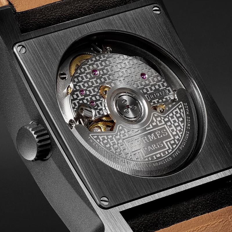 全新 Hermès 鈦金屬材質／H1912自動上鍊機芯／霧面鈦金屬錶殼／藍寶石水晶鏡面／錶徑30.5x30.5mm／ Heure H腕錶，34 mm-3