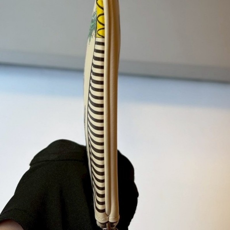 Hermes 米白底斑馬鸚鵡圖騰皮革手拿包-9