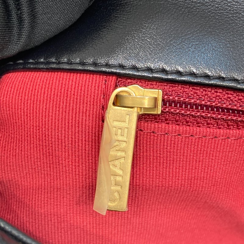 CHANEL 香奈兒 Chanel19 Medium 羊皮 肩背包 黑色 金銀釦-8