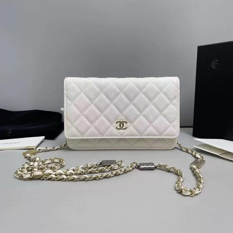 新款芯片款！Chanel 香奈兒 白金徽章肩帶 WOC 白色-0