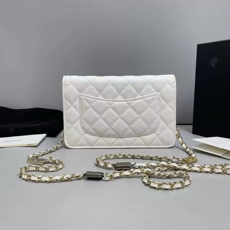 新款芯片款！Chanel 香奈兒 白金徽章肩帶 WOC 白色-1