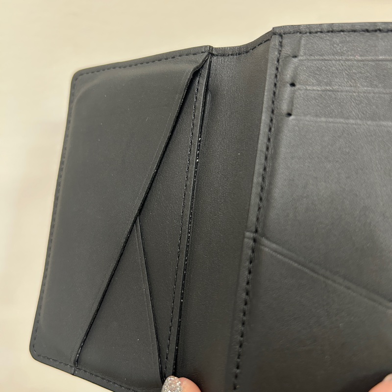 LV 黑牛皮壓紋5卡交叉對開萬用卡包 M62899-3