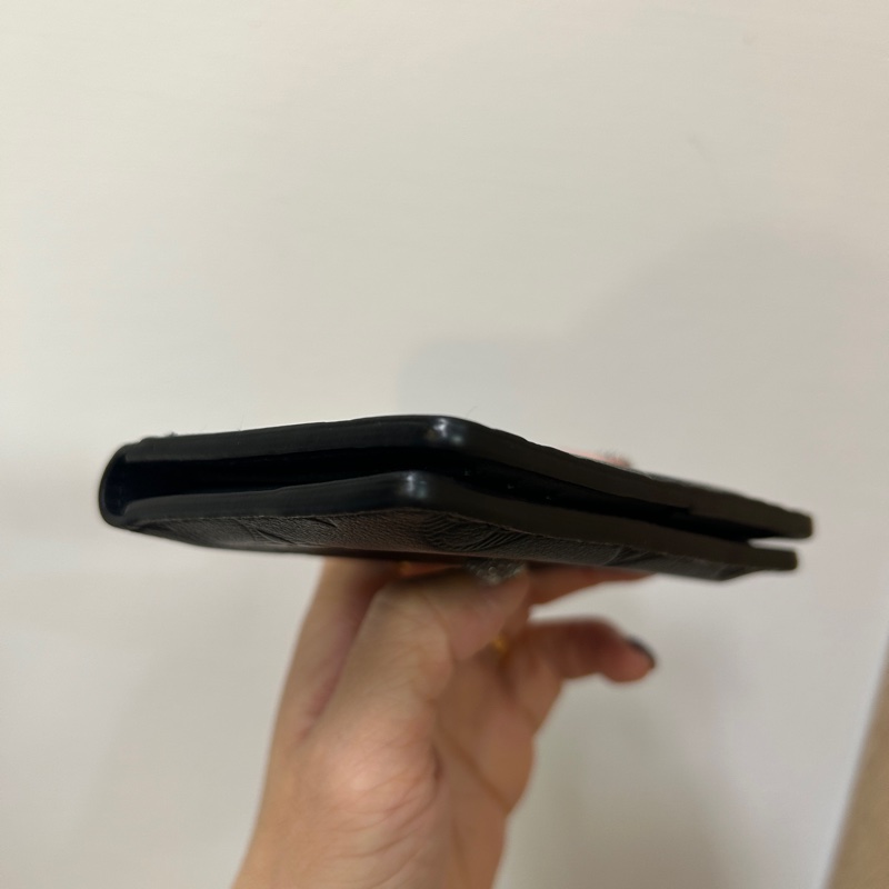 LV 黑牛皮壓紋5卡交叉對開萬用卡包 M62899-6