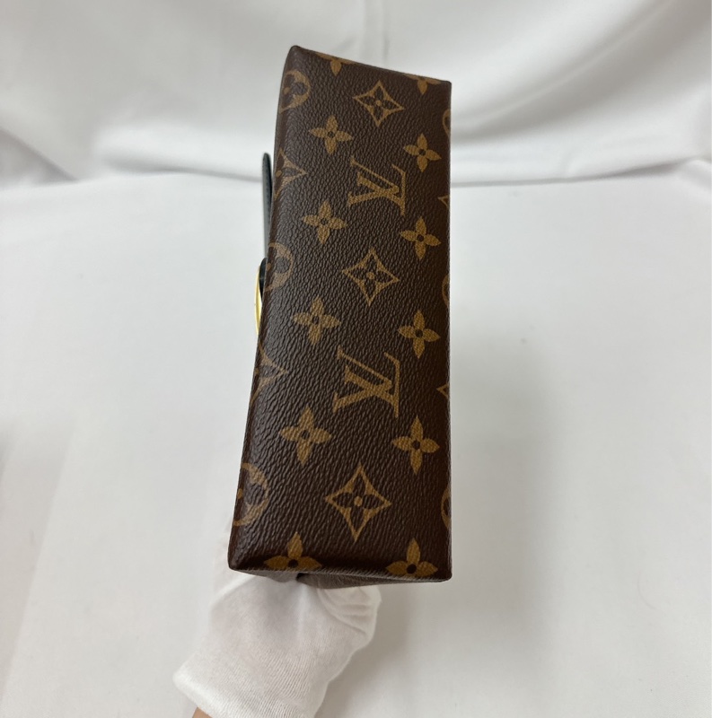 莉亞精品♡ LV LOCKY BB 九新美包-7