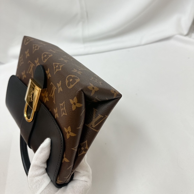 莉亞精品♡ LV LOCKY BB 九新美包-9