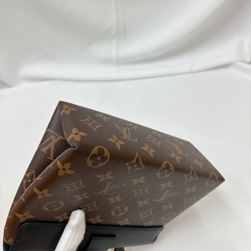 莉亞精品♡ LV LOCKY BB 九新美包-10
