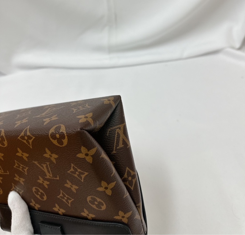 莉亞精品♡ LV LOCKY BB 九新美包-11