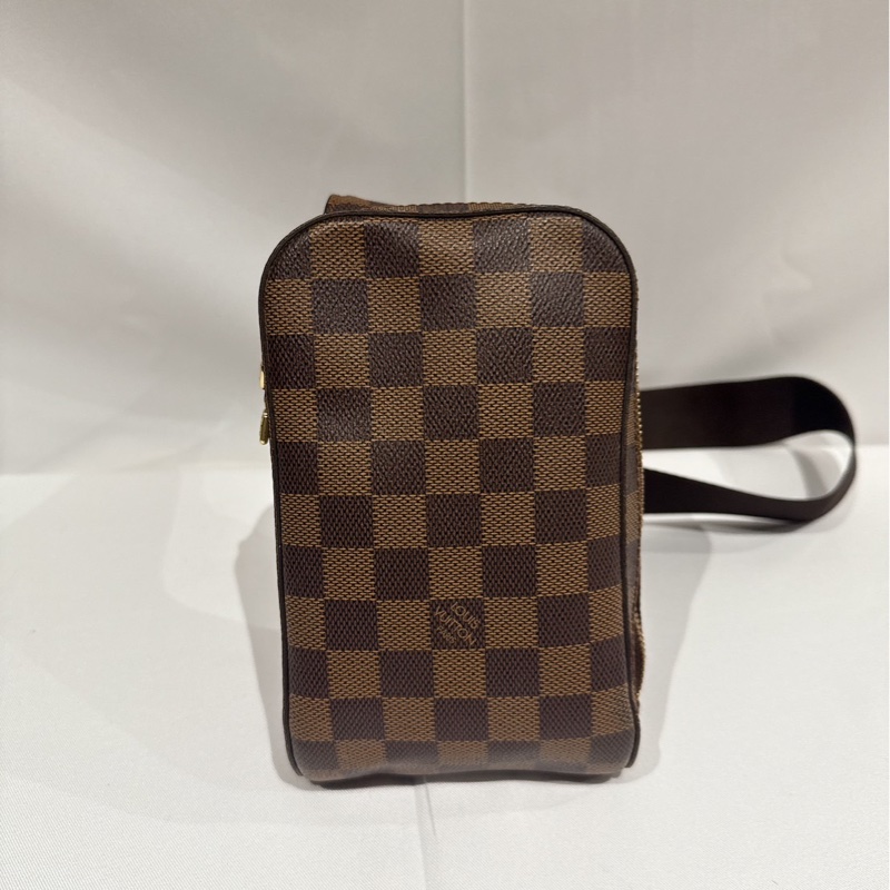 莉亞精品♡ LV 棋盤格胸包 二手美包-2